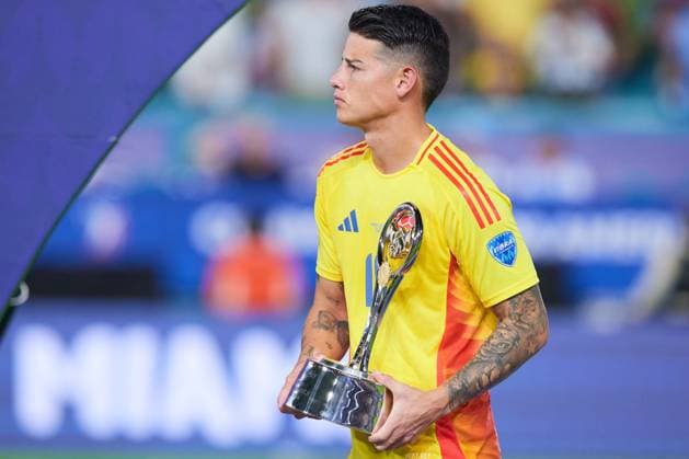 RECORD DATE NOT STATED Copa America USA 2024 Argentina vs Colombia - Final James Rodriguez of Colombia holds his MVP trophy during Final match between Argentina and Colombia as part of CONMEBOL Copa America USA 2024 at Hard Rock Stadium on July 14, 2024 in Miami Gardens, Florida, United States. MIAMI GARDENS FLORIDA UNITED STATES  Copyright: xJorgexMartinezx 20240715002154_CA_2024_F_ARG_COL_RODRIGUEZ551
