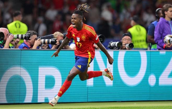 Spanien - England UEFA EURO, EM, Europameisterschaft,Fussball 2024 Finale Berlin, 14.07.2024, Olympiastadion, UEFA EURO 2024 Germany, Finale, Spanien ESP - England ENG , Im Bild: Tor für Spanien. Nico Williams (17, ESP) trifft zum 1:0 und jubelt. ,