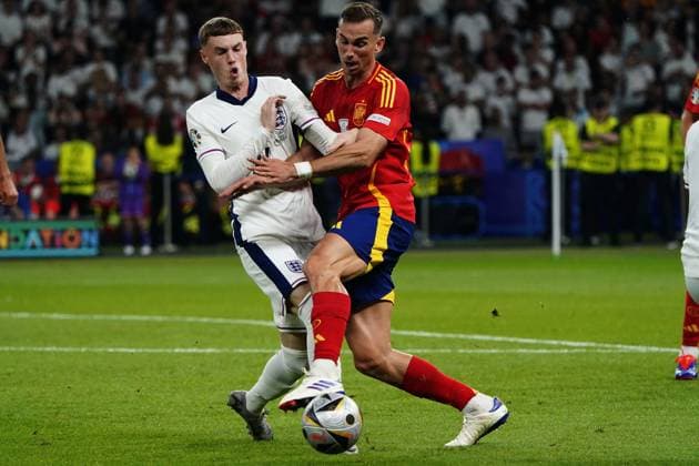 Euro2024, EM 2024, Fussball UEFA; Finale ,Finale , Spanien -England , Olympiastadion, Berlin Cole Palmer, England Fabian Ruiz , Spanien,
