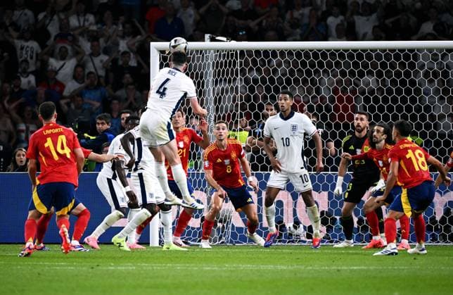 Fussball, Europameisterschaft, EURO 2024, Finale, Olympiastadion Berlin: Spanien - England 2:1; Torchance Declan Rice (ENG). Aktion