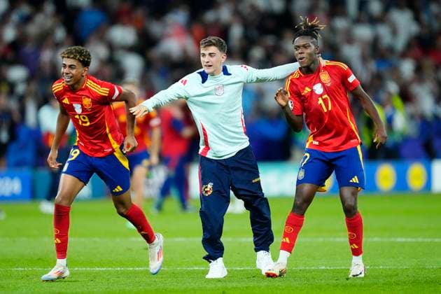 Spain v England: Final - UEFA EURO, EM, Europameisterschaft,Fussball 2024 Lamine Yamal and Gavi of FC Barcelona, Barca and Nico Williams of Spain and Athletic Club Bilbao during the UEFA EURO 2024 final match between Spain and England at Olympiastadion on July 14, 2024 in Berlin, Germany. Berlin Germany  Copyright: xJosexBretonx originalFilename:bretonhernandez-spainven240714_npeGs.jpg