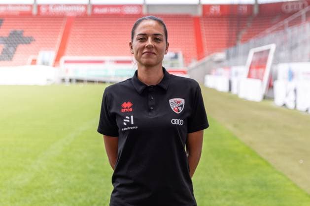 Cheftrainerin Sabrina Wittmann (FCI) ; FC Ingolstadt 04; 3.Liga, Porträttermin 2024 2025, ; FC Ingolstadt 04 Saison 2024 2025 photoshoot, Headshot, Porträt, Vorstellung, Präsentation, Pressetermin, Fußball, GER