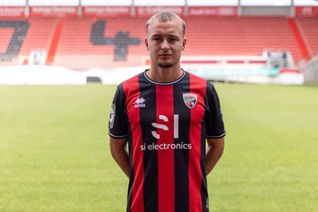 Torwart Marius Funk (1, FCI) ; FC Ingolstadt 04; 3.Liga, Porträttermin 2024 2025, ; FC Ingolstadt 04 Saison 2024 2025 photoshoot, Headshot, Porträt, Vorstellung, Präsentation, Pressetermin, Fußball, GER