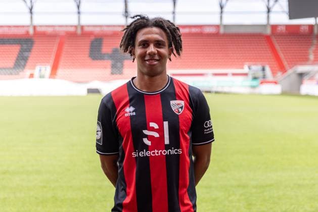 Leon Guwara (6, FCI) ; FC Ingolstadt 04; 3.Liga, Porträttermin 2024 2025, ; FC Ingolstadt 04 Saison 2024 2025 photoshoot, Headshot, Porträt, Vorstellung, Präsentation, Pressetermin, Fußball, GER