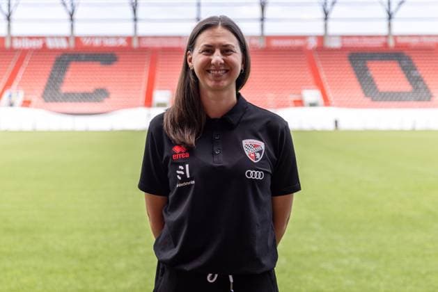 Lisa Deutschmann (Office Managerin ; FC Ingolstadt 04; 3.Liga, Porträttermin 2024 2025, ; FC Ingolstadt 04 Saison 2024 2025 photoshoot, Headshot, Porträt, Vorstellung, Präsentation, Pressetermin, Fußball, GER