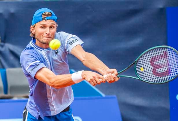 Sport Bilder des Tages July 15, 2024, Gstaad, Bern, Switzerland: Gstaad Switzerland, 07 15 2024: LEONARDO RIEDI of Switzerland do a backhand during 16th finals of EFG Swiss Open Gstaad ATP, Tennis Herren 250, EFG Swiss Open Gstaad-ATP 250 took place at Roy Emerson Arena in Gstaad, which is located in the famous ski resort of Gstaad and which is located in the Bernese Oberland. Gstaad Switzerland - ZUMAd206 20240715_zip_d206_011 Copyright: xEricxDubostx