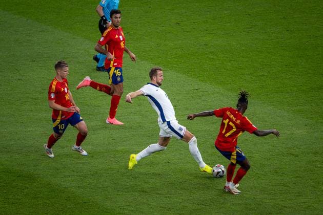 Fussball Berlin 14.07.2024 UEFA EURO, EM, Europameisterschaft,Fussball 2024 Finale England (ENG) - Spanien (ESP) Harry Kane (England, No.09) Nico Williams (Spanien, No.17) Rodri (Spanien, No.16) Dani Olmo (Spanien, No.10)