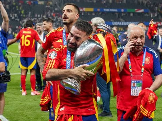 Spain v England Spain Defender Dani Carvajal Real Madrid celebrates winning with trophy during the Spain v England UEFA EURO, EM, Europameisterschaft,Fussball 2024 Final at the Olympiastadion Stadium, Berlin, Germany on 14 July 2024 Editorial use only. All images are copyright Every Second Media Limited. No images may be reproduced without prior permission. Copyright: xIMAGO EveryxSecondxMediax ESM-1060-0224