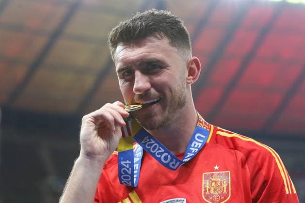 14.07.2024, xtgx, Fussball EM 2024 Finale, Spanien - England emspor, v.l. Aymeric Laporte (Spanien, 14) Jubel ueber den Sieg, Jubel nach Spielende (DFL DFB REGULATIONS PROHIBIT ANY USE OF PHOTOGRAPHS as IMAGE SEQUENCES and or QUASI-VIDEO) Berlin