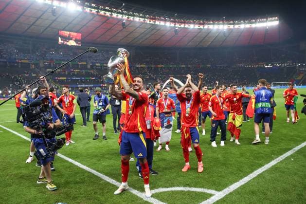 14.07.2024, xtgx, Fussball EM 2024 Finale, Spanien - England emspor, v.l. Joselu (Spanien, 9) Jubel ueber den Sieg, Jubel nach Spielende (DFL DFB REGULATIONS PROHIBIT ANY USE OF PHOTOGRAPHS as IMAGE SEQUENCES and or QUASI-VIDEO) Berlin