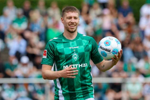 Mitchell Weiser (Werder Bremen) kontrolliert den Ball, Friendly match, FC Verden 04 vs Werder Bremen, Stadion am Berliner Ring, 14.07.2024, Verden, Deutschland. *** Mitchell Weiser Werder Bremen controls the ball, Friendly match, FC Verden 04 vs Werder Bremen, Stadion am Berliner Ring, 14 07 2024, Verden, Germany