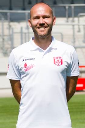 Halle, Deutschland 15. Juli 2024: Regionalliga Nordost Teamfoto - 2024 2025 - Hallescher FC Im Bild: Co Trainer Benedikt Seipel (Halle) Leuna Chemie Stadion Sachsen-Anhalt Copyright: xFotostandx xBallaschx