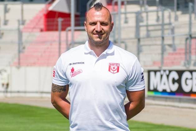 Halle, Deutschland 15. Juli 2024: Regionalliga Nordost Teamfoto - 2024 2025 - Hallescher FC Im Bild: Toni Lindenhahn (Halle) Leuna Chemie Stadion Sachsen-Anhalt Copyright: xFotostandx xBallaschx