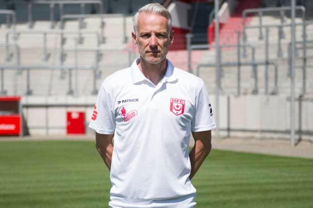 Halle, Deutschland 15. Juli 2024: Regionalliga Nordost Teamfoto - 2024 2025 - Hallescher FC Im Bild: Trainer Mark Zimmermann (Halle) Leuna Chemie Stadion Sachsen-Anhalt Copyright: xFotostandx xBallaschx