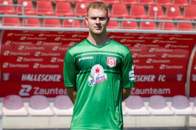 Halle, Deutschland 15. Juli 2024: Regionalliga Nordost Teamfoto - 2024 2025 - Hallescher FC Im Bild: Torhueter Luca Bendel (Halle) Leuna Chemie Stadion Sachsen-Anhalt Copyright: xFotostandx xBallaschx