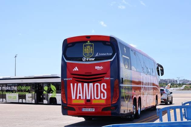 July 15, 2024, Madrid, Madrid, SPAIN: General view of the bus of the Spanish national team, Nationalteam during the reception of the Spanish National Team as European Champions after winning in the Eurocup 2024 final against England at Adolfo Suarez Madrid-Barajas airport on July 15, 2024, in Madrid, Spain. Madrid SPAIN - ZUMAa181 20240715_zaa_a181_023 Copyright: xDennisxAgyemanx