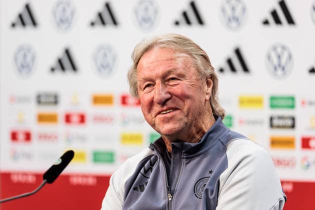 UEFA WOMEN’S EURO 2025 Qualifier: Deutschland - Österreich - Pressekonferenz Deutschland; 15.07.2024 Horst Hrubesch (Deutschland, Trainer) schmunzelt UEFA WOMEN’S EURO 2025 Qualifier: Deutschland - Österreich - Pressekonferenz Deutschland; Heinz-Von-Heiden-Arena, Hannover am 15.07.2024 *** UEFA WOMENS EURO 2025 Qualifier Germany Austria Press conference Germany 15 07 2024 Horst Hrubesch Germany, coach smiles UEFA WOMENS EURO 2025 Qualifier Germany Austria Press conference Germany Heinz Von Heiden Arena, Hannover on 15 07 2024 Copyright: xBEAUTIFULxSPORTS Wunderlx