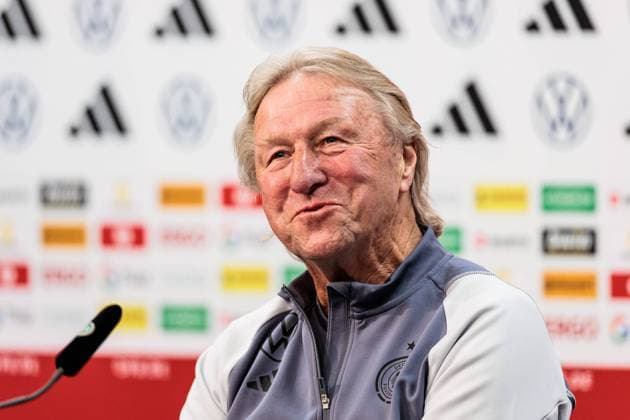 Sport Bilder des Tages UEFA WOMEN’S EURO 2025 Qualifier: Deutschland - Österreich - Pressekonferenz Deutschland; 15.07.2024 Horst Hrubesch (Deutschland, Trainer) schmunzelt UEFA WOMEN’S EURO 2025 Qualifier: Deutschland - Österreich - Pressekonferenz Deutschland; Heinz-Von-Heiden-Arena, Hannover am 15.07.2024 Copyright: xBEAUTIFULxSPORTS Wunderlx