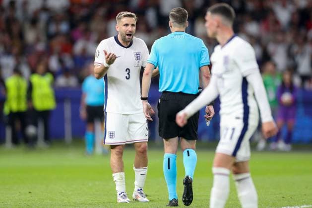 Spain v England England defender Luke Shaw argues with Referee Francois Letexier FRA during the Spain v England UEFA EURO, EM, Europameisterschaft,Fussball 2024 Final at the Olympiastadion Stadium, Berlin, Germany on 14 July 2024 Editorial use only. All images are copyright Every Second Media Limited. No images may be reproduced without prior permission. Copyright: xIMAGO EveryxSecondxMediax ESM-1060-0310