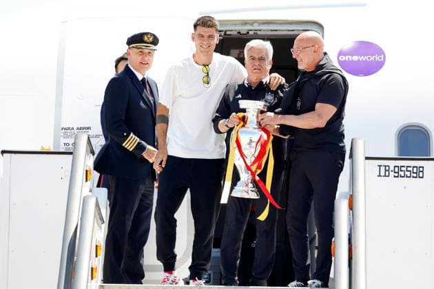 Euro 2024 Winner Spanish Team Arriving At Madrid Airport The captain of the Spanish national soccer team, Alvaro Morata, the president of the Royal Spanish Football Federation, Pedro Rocha, and the coach of the Spanish national soccer team, Luis de la Fuente, on their arrival at the airport, July 15, 2024, in Madrid, Spain. Photo by Antonio Gutiérrez Europa Press ABACAPRESS.COM Madrid Spain Copyright: xEuropaxPress ABACAx