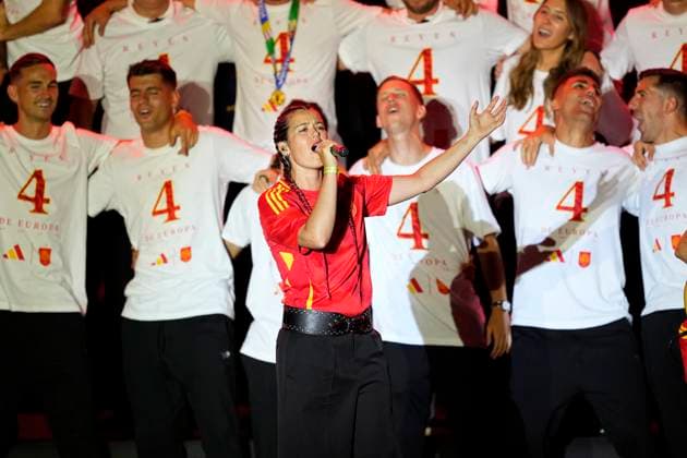 July 15, 2024, Madrid, Madrid, SPAIN: Isabel Aaiun performs during the celebration of Spain Team at Cibeles Palace of Madrid after winning the Eurocup 2024 against Englad on July 15, 2024 in Madrid, Spain. Madrid SPAIN - ZUMAa181 20240715_zaa_a181_062 Copyright: xOscarxJ.xBarrosox