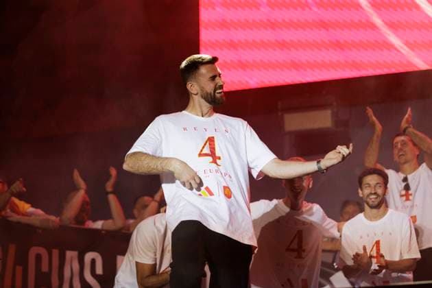 MADRID, SPAIN - JULY 15: Unai Simon during the celebration of the European Championship, EM, Europameisterschaft of the Spanish football team at Cibeles square. DONTxSENDxTOxIMAGO  (259749392)