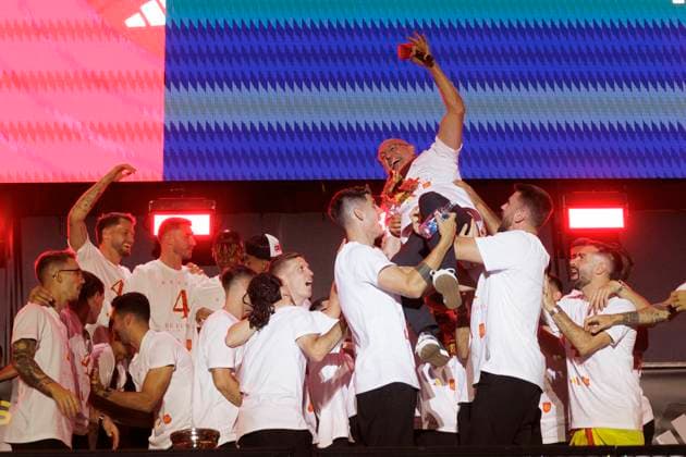 MADRID, SPAIN - JULY 15:Spanish coach Luis de la Fuente during the celebration of the European Championship, EM, Europameisterschaft of the Spanish football team at Cibeles square. DONTxSENDxTOxIMAGO  (259749412)