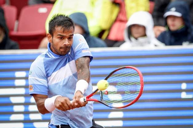 BASTAD, SVERIGE 20240716 Sumit Nagal, Indien, möter Elias Ymer, Sverige, under första omgangen i herrarnas singel i Nordea Open i Bastad pa tisdagen. BASTAD SVERIGE x9200x