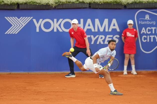 Tennis Herren ATP, Tennis Herren Tennis Herren Tour 500 European Open Hamburg, Hamburg Open ATP 500 2024 , 16.07.2024, Arthur Fils (FRA) schlägt eien Rückhand Copyright: FernandoxSoares
