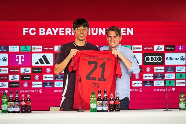 Sport Themen der Woche KW 29 Sport Bilder des Tages Deutschland, München, 16.07.2024, Fussball, Bundesliga, FC Bayern München, Vorstellung Ito: v.l. Hiroki Ito, Christoph Freund (Sportdirektor). Photo by FC Bayern München Pool Pressefoto Rudel 16.07.24 FC Bayern München Vorstellung Hiroki Ito *** Germany, Munich, 16 07 2024, Football, Bundesliga, FC Bayern Munich, Presentation Ito v l Hiroki Ito, Christoph Freund Sports Director Photo by FC Bayern München Pool Pressefoto Rudel 16 07 24 FC Bayern München Presentation Hiroki Ito