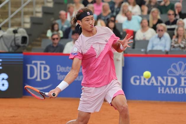 Tennis Herren ATP, Tennis Herren Tennis Herren Tour 500 European Open Hamburg, Hamburg Open ATP 500 2024 , 16.07.2024, Zhizhen Zhang (CHN) schlägt eine Vorhand Copyright: FernandoxSoares