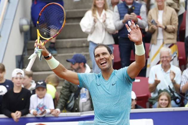 BASTAD, SVERIGE 20240716 Rafael Nadal, Spanien, jublar efter att ha vunnit mot Leo Borg, Sverige, under första omgangen i herrarnas singel i Nordea Open i Bastad pa tisdagen. BASTAD SVERIGE x9200x