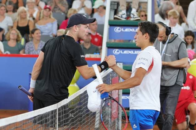 Tennis Herren ATP, Tennis Herren Tennis Herren Tour 500 European Open Hamburg, Hamburg Open ATP 500 2024 , 16.07.2024, Dominik Koepfer (GER) gratuliert Sebastian Baez (ARG) zum Sieg Copyright: FernandoxSoares