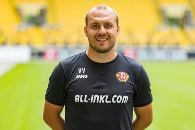 16.07.2024, xomx, Fussball 3.Liga, Dynamo Dresden - Fototermin Saison 2024 25, Porträttermin 2024 2025 emspor, Bild: Valentin Vochatzer (Co-Trainer). Portrait, Portraet, (DFL DFB REGULATIONS PROHIBIT ANY USE OF PHOTOGRAPHS as IMAGE SEQUENCES and or QUASI-VIDEO) Dresden