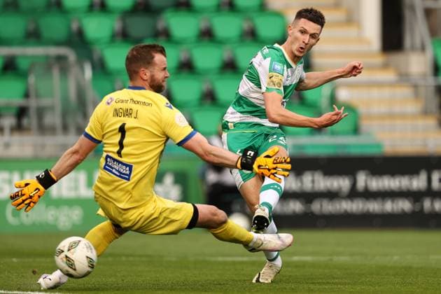 Sport Bilder des Tages UEFA Champions League First Qualifying Round Second Leg, Tallaght Stadium, Dublin 16 7 2024 Shamrock Rovers vs Vikingur Reykjavik Shamrock Rovers Johnny Kenny scores a goal past Vikingur Reykjavik goalkeeper Ingvar Jonsson Johnny Kenny scores a goal past Ingvar Jonsson 16 7 2024  Copyright: x INPHO BenxBradyx BB1_9972