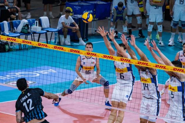 Florence: Attack of Lima (Argentina) during Test Match - Italy vs Argentina, Volleyball Test Match in Florence, Italy, July 16 2024 Volleyball Test Match - Test Match - Italy vs Argentina  - ZUMAp169 20240716_zsa_p169_797 Copyright: xSaraxEsposito IPAxSportx