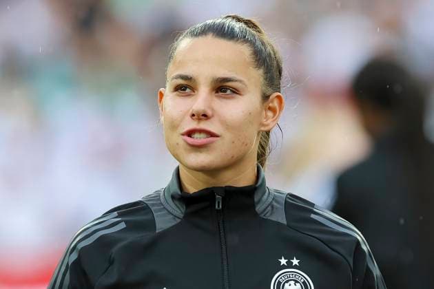 Lena Oberdorf (Germany) schaut, Womens European Qualifiers - Group A4, Germany vs Austria, Stadion Hannover, 16.07.2024, Hannover, Deutschland.