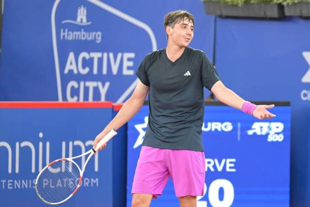 Unzufrieden, Alexander Shevchenko (KAZ), Luciano Darderi (ITA) - Alexander Shevchenko (KAZ)), Tennis, ATP, Tennis Herren 500, Hamburg Open, 17.07.2024 Hamburg Hamburg Deutschland