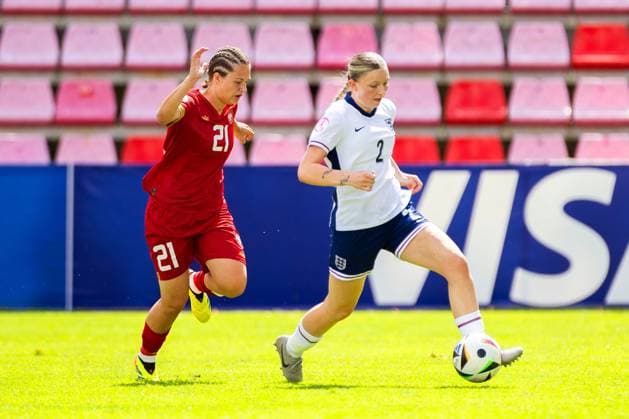 Evie Rabjohn of England, Nadja Uvalin of Serbia Serbia U19 v England U19, UEFA Women s U19 Championships, Group a, Football, Marijampoleje Football Stadium, Marijampole, Lithuania - 17 Jul 2024 Editorial use only  Copyright: xNikoaxKrstic Shutterstockx 14587245ab