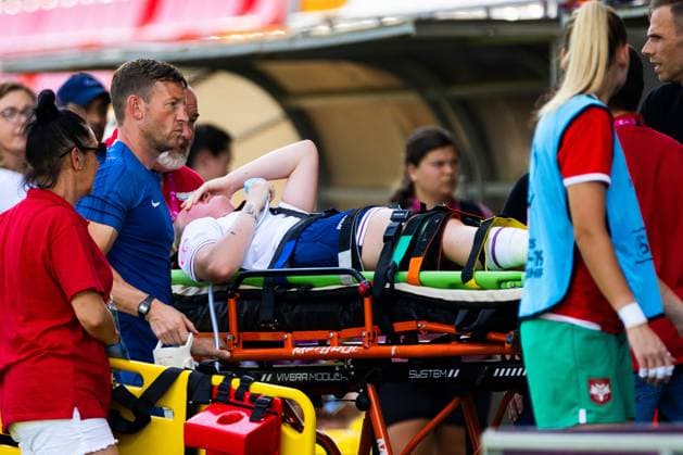 Evie Rabjohn of England goes out of game injured Serbia U19 v England U19, UEFA Women s U19 Championships, Group a, Football, Marijampoleje Football Stadium, Marijampole, Lithuania - 17 Jul 2024 Editorial use only  Copyright: xNikoaxKrstic Shutterstockx 14587245am