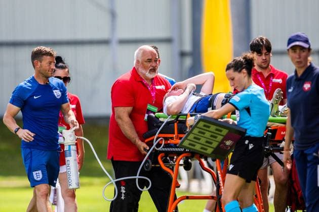 Sport Bilder des Tages Evie Rabjohn of England goes out of game injured Serbia U19 v England U19, UEFA Women s U19 Championships, Group a, Football, Marijampoleje Football Stadium, Marijampole, Lithuania - 17 Jul 2024 Editorial use only  Copyright: xNikoaxKrstic Shutterstockx 14587245aj