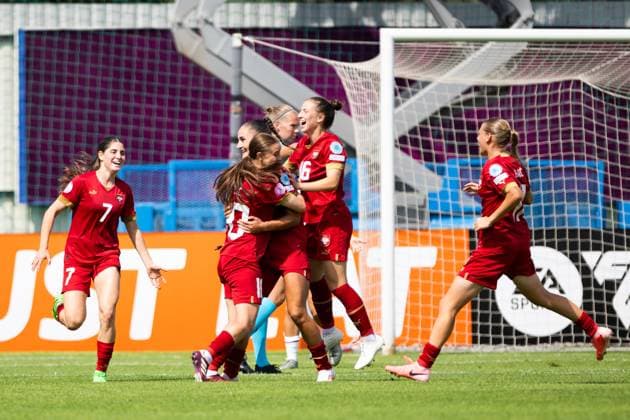 Nina Matejic of Serbia celebrates after scoring with teammates Serbia U19 v England U19, UEFA Women s U19 Championships, Group a, Football, Marijampoleje Football Stadium, Marijampole, Lithuania - 17 Jul 2024 Editorial use only  Copyright: xNikoaxKrstic Shutterstockx 14587245bf