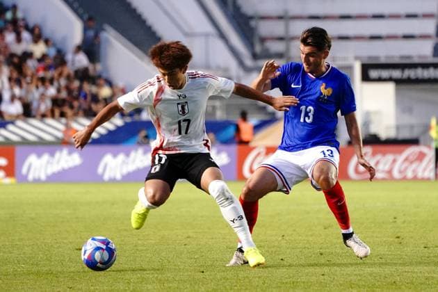 HIRAKAWA Yu (17 - Japon) - Joris Chotard (13 - France) FOOTBALL : France vs Japon - Match amical de préparation aux JO Paris 2024 - Toulon - 17 07 2024 NorbertScanella Panoramic 