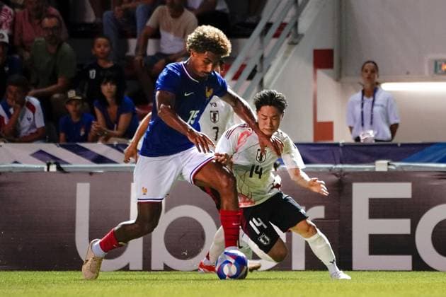 MITO Shunsuke (14 - Japon) - Loïc Badé (15 - France) FOOTBALL : France vs Japon - Match amical de préparation aux JO Paris 2024 - Toulon - 17 07 2024 NorbertScanella Panoramic 