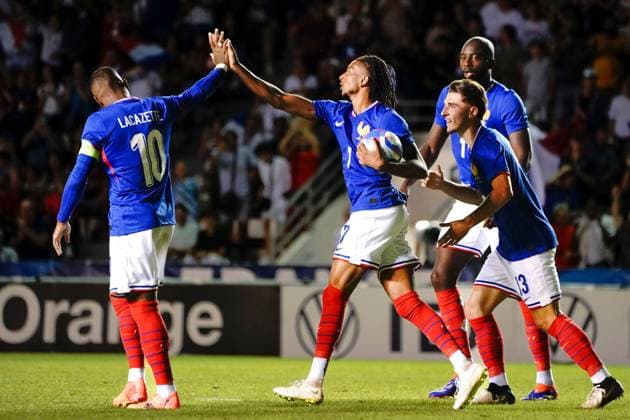 Joie - Michael Olise (7 - France) - Joris Chotard (13 - France) - Alexandre Lacazette (10 - France) FOOTBALL : France vs Japon - Match amical de préparation aux JO Paris 2024 - Toulon - 17 07 2024 NorbertScanella Panoramic 