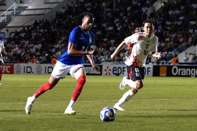 Michael Olise (7 - France) - SAITO Koki (10 - Japon) FOOTBALL : France vs Japon - Match amical de préparation aux JO Paris 2024 - Toulon - 17 07 2024 NorbertScanella Panoramic 