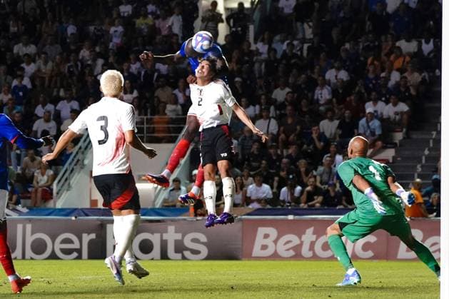 Jean-Philippe Mateta (11 - France) - HANDA Riku (2 - Japon) FOOTBALL : France vs Japon - Match amical de préparation aux JO Paris 2024 - Toulon - 17 07 2024 NorbertScanella Panoramic 