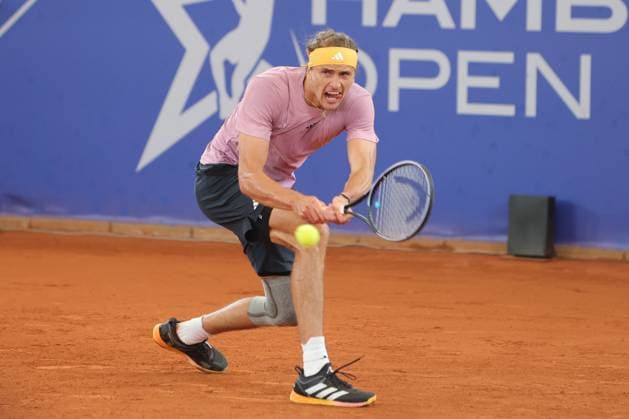 Tennis Herren ATP, Tennis Herren Tennis Herren Tour 500 European Open Hamburg, Hamburg Open ATP 500 2024 , 17.07.2024 , Alexander Zverev (GER) spielt eine Rückhand Copyright: FernandoxSoares