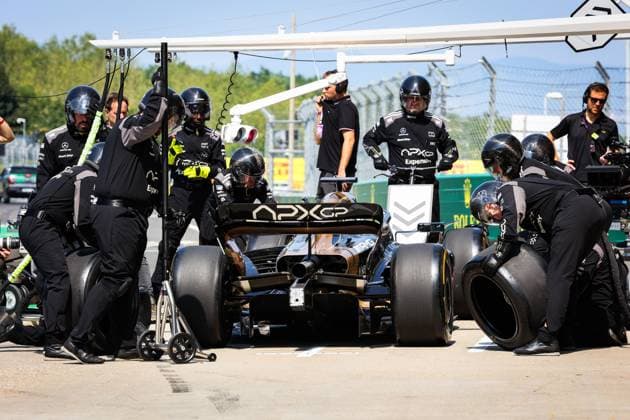 APEX APXGP backstage of the Team crew filming a pitstop pit stop for the F1 movie by Apple Studios Bruckheimer Films during the Formula 1 Hungarian Grand Prix 2024, 13th round of the 2024 Formula One World Championship, WM, Weltmeisterschaft from July 19 to 21, 2024 on the Hungaroring, in Mogyorod, Hungary - F1 - HUNGARIAN GRAND PRIX 2024 DPPI Panoramic  240718_R11_UNGHERIA_DP_AV6_2828