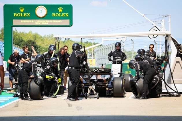 APEX APXGP backstage of the Team crew filming a pitstop pit stop for the F1 movie by Apple Studios Bruckheimer Films during the Formula 1 Hungarian Grand Prix 2024, 13th round of the 2024 Formula One World Championship, WM, Weltmeisterschaft from July 19 to 21, 2024 on the Hungaroring, in Mogyorod, Hungary - F1 - HUNGARIAN GRAND PRIX 2024 DPPI Panoramic  240718_R11_UNGHERIA_DP_AV6_2816